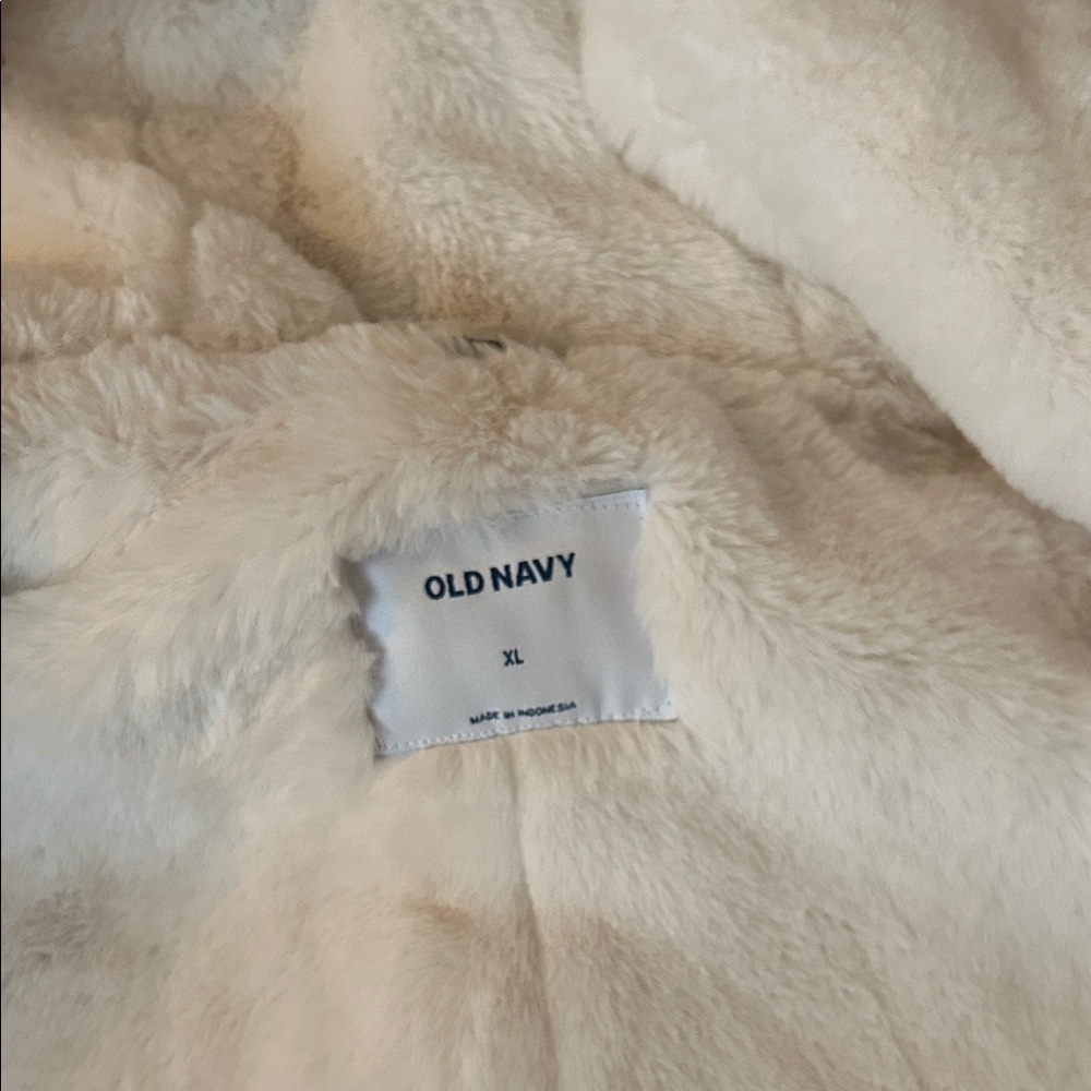 Old Navy Cream Faux Fur Jacket - Picture 2 of 4